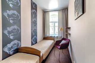 Гостевой дом All Dreams Hotel Санкт-Петербург Двухместный номер эконом-класса с 2 отдельными кроватями-1